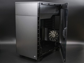 超大面積透側、左右倒置設計 Corsair Carbide Clear 600C 機箱