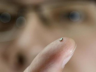 拥无线传输及充电功能 成未来标竿 荷兰着名大学发佈芝麻般大小的传感器