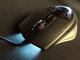 內建 OLED 顯示屏幕 CM Storm SENTINEL III電競滑鼠