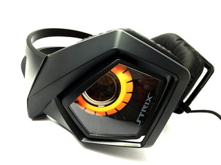 採用 60mm 驅動器 ASUS STRIX 2.0 電競耳機