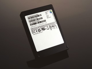 15.36TB!! 全球最大容量SSD  Samsung PM1633a 企業級固態硬碟