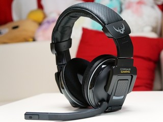 Dolby 7.1 聲道 迫真臨場音效呈現 Corsair  H2100 無線耳機麥克風