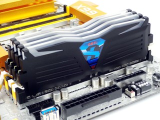 iLUCE 溫控 LED 光效 GeIL SUPER LUCE DDR4-3000 32GB Kit