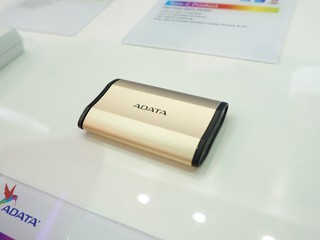 便攜外置SSD 傳輸速度可達500MB/s ADATA 一系列USB Type-C產品亮相