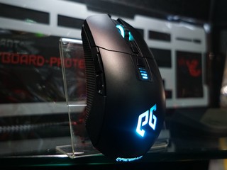 重量、微動開關、機底感應器均能自訂 EpicGear Morph Gaming 滑鼠