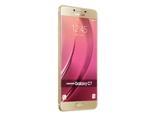 8核4GB RAM 效能直迫高階手機 Samsung Galaxy C系列中階手機
