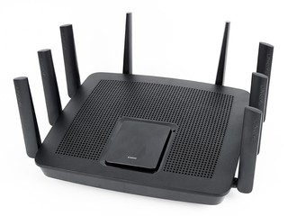 旗鑑級三頻 MU-MIMO 連接 Linksys EA9500 無線路由器