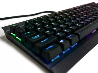 CORSAIR 獨佔 MX Speed 銀軸半年 搶先推出 K65 / K70 RGB RAPIDFIRE 