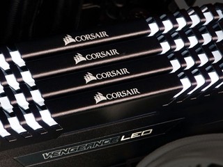 追加 LED 光效元素 CORSAIR Vengeance LED D4-3000 32GB Kit