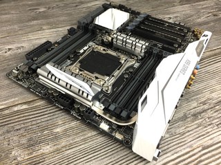 豪華規格再升級 ASUS X99 DELUXE II 主機板
