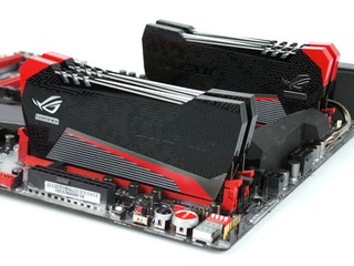 專為ROG主機板而生 AVEXIR RED Telsa 記憶體模組 專為ROG主機板而生 AVEXIR RED Telsa 記憶體模組