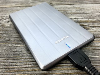 9.6mm、鋁合金外殼 ADATA HC660 2.5