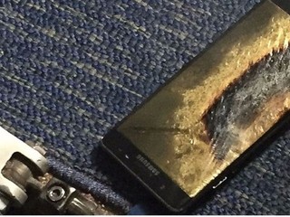 登機時冒出濃厚煙霧 全機人員疏散 Samsung Galaxy Note 7 再爆炸