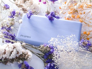 10000 mAh 大容量 升級 5V / 2A 電流輸入 ProMini R10 秋冬亮麗新色登場 10000 mAh 大容量 升級 5V / 2A 電流輸入 ProMini R10 秋冬亮麗新色登場