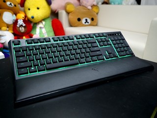 Razer 綠光配合混合式鍵軸 Razer Ornata 電競鍵盤附皮革手枕