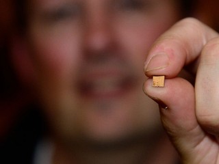为智能互联网未来加速 Intel 发佈全球首款 5G 数据机