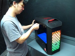 擺脫沉悶 自組炫彩燈效 香港改裝達人 DIY CM 手工 LED 燈箱