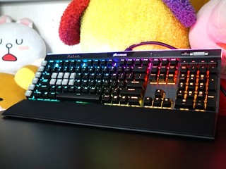 專業設計佈局 銀軸 RGB 背光鍵軸 CORSAIR K95 RGB Platinum 