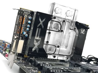 採用Polaris 20 GPU XFX Radeon RX580 水冷繪圖卡 採用Polaris 20 GPU XFX Radeon RX580 水冷繪圖卡