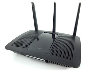 升級 3+1 天線設計!? LINKSYS EA7500V2 AC1900+ 無線路由器