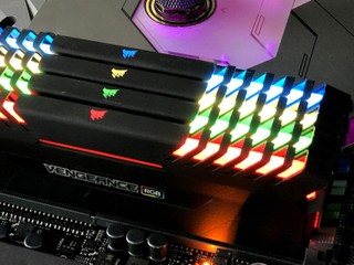 RGB LED光效控制 CORSAIR Vengeance RGB D4-3000 32GB Kit