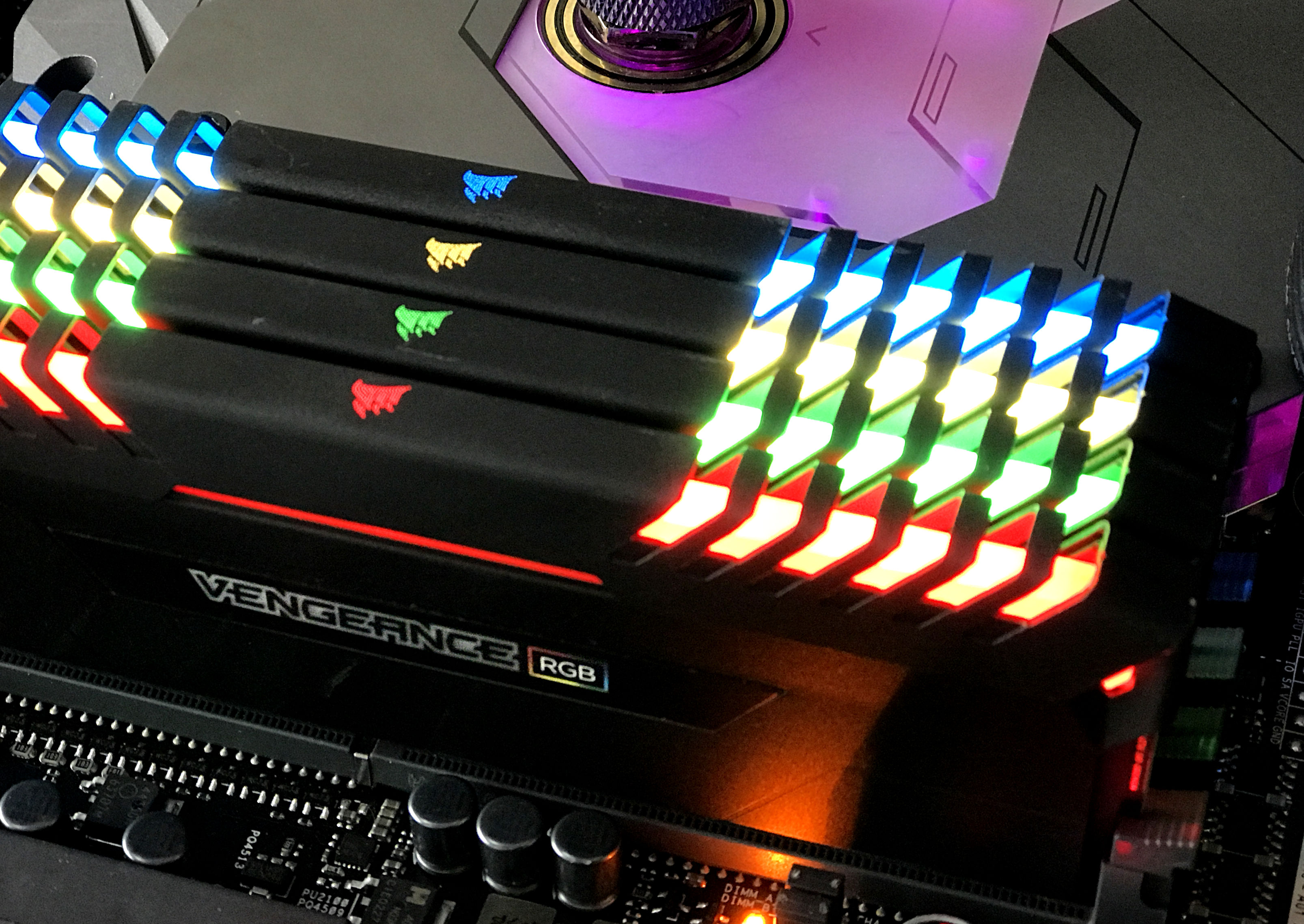 RGB LED光效控制CORSAIR Vengeance RGB D4-3000 32GB Kit - 電腦領域