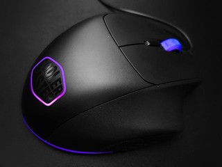 專為 CLAW 操控而生 Cooler Master MM520 電競滑鼠