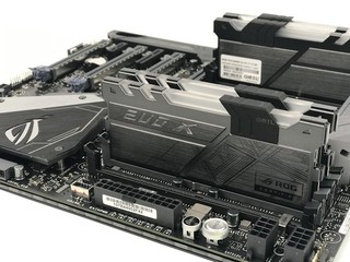 專為 ROG 主機板而生 GeIL EVO X ROG 記憶體模組 專為 ROG 主機板而生 GeIL EVO X ROG 記憶體模組