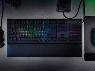 專為 MOBA 及 MMO 類游戲而設 Razer 發佈全新 Naga Trinity 及 Tartarus V2