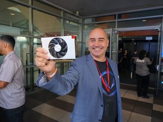 跟隨 Raja 過檔 Intel?! AMD 17 年老將 Chris Hook 宣佈離職