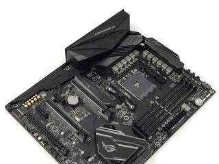 AMD X470 英雄登場 ASUS ROG Crosshair VII Hero Wi-Fi