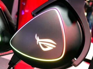 大突破!! 4 組 DAC 訊號、Type-C 連接 ASUS 新一代 ROG Delta RGB 耳機