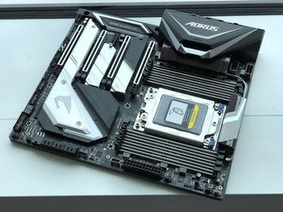 支援 32C Threadripper 2 處理器 GIGABYTE X399 Aorus Xtreme 主機板