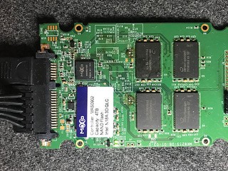 採用 Intel 3D QLC NAND  Maxio 展示 4TB 容量 2.5
