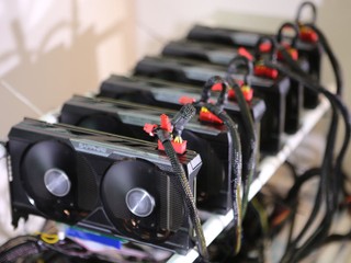 【傳統旺季繪圖卡銷售未有反彈】 A 卡、N 卡廠商 8 月份營收雙雙暴跌