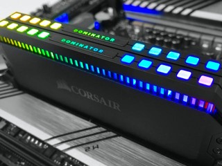 打造極致 iCUE RGB 燈效 CORSAIR Dominator Platinum RGB 記憶體