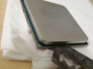 【廚房佬洩密】Ryzen 3200G、3400G 大拆解 AMD 業界良心!!3000 系列 APU 採用錫焊散熱