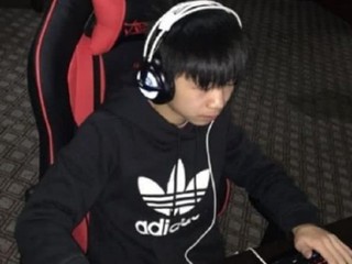 【月入 3 萬好吸引!!父母同意輟學全職打機】 12 歲直播主 4 年後近況超慘
