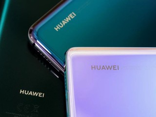 【有後門?!】華為完美示範植入式廣告新招!! 手機鎖屏強制出現 Booking.com 廣告 【有後門?!】華為完美示範植入式廣告新招!! 手機鎖屏強制出現 Booking.com 廣告
