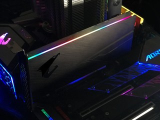 ARGB 燈效、極速讀寫 GIGABYTE AORUS RGB AIC NVMe SSD ARGB 燈效、極速讀寫 GIGABYTE AORUS RGB AIC NVMe SSD