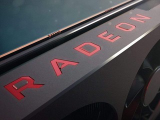 【4 組堆疊達成最高 1.8TB/s 頻寬、64GB 容量】 AMD 下代 Radeon 旗艦卡升級 HBM2E ?!