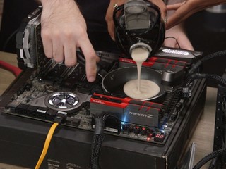 【用 CPU 熱力去煎 Pancake 得唔得?!】 Intel 18 核 vs AMD 32 核 CPU 煎餅大賽