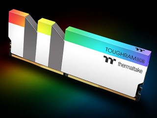 【白色真心靚!!】最啱配襯白色機箱 TT 雪白版 TOUGHRAM RGB DDR4 記憶體 【白色真心靚!!】最啱配襯白色機箱 TT 雪白版 TOUGHRAM RGB DDR4 記憶體