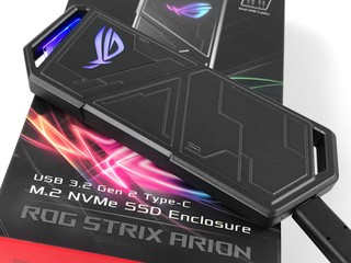 10Gbps 極速、AURA 燈效 ROG STRIX ARION NVMe M.2 SSD 外接盒
