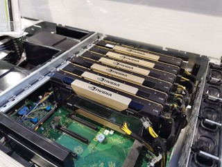 【由綠變金黃?!】2.21GHz、 32GB HBM2 NVIDIA 全新 Tesla V100s GPU SC19 大會偷偷亮相