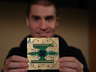 【22nm 工藝繼續用 ?!】可於 -269°C 環境下運作 Intel Horse Ridge 首款低溫量子控制晶片
