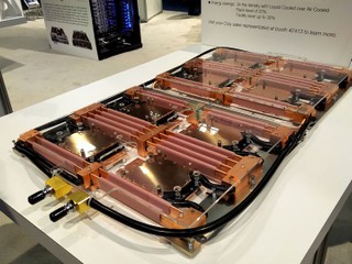  290,304 顆 AMD EPYC 的超級電腦 590TB RAM、再加 112 張 NVIDIA V100