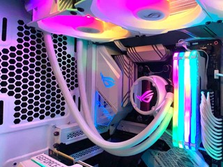 【腦場掃地僧 ㊙️】白白淨 .... 水冷登場 ROG Strix LC 240/360 RGB 白色版 HK$1,399/1799