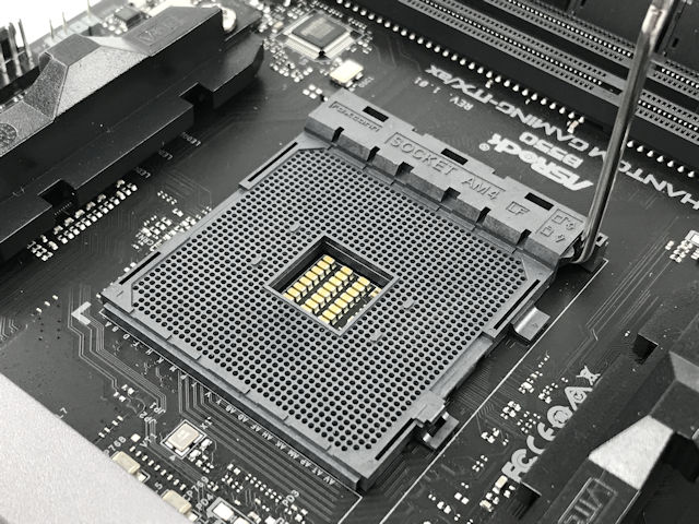 B550 Phantom Gaming-ITXax