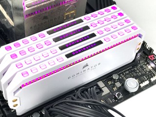 白色 AMD 版本、E-Die 顆粒 ? CORSAIR Dominator Platinum RGB D4-3200 32GB Kit